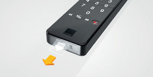 Télécommande play noire (avec clavier au dos) : remplacer les piles -  Assistance Orange