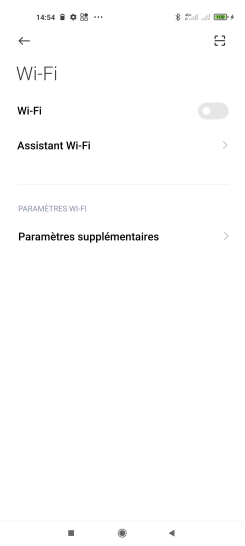Étape 5 : Le Wi-Fi est désactivé.Pour le (ré)activer, allez sur le bouton virtuel correspondant : il glissera vers la droite et changera de couleur.