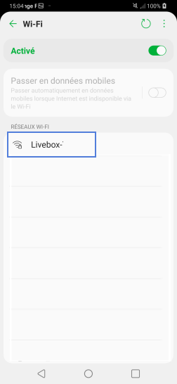Étape 4 : Le mobile recherche les différents réseaux wifi disponibles.Sélectionnez la Livebox à laquelle vous souhaitez vous connecter.