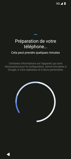 Étape 4 : Patientez pendant la Préparation de votre téléphone.