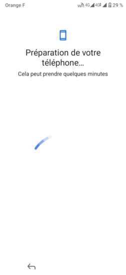 Étape 11 : Patientez pendant la préparation du téléphone.