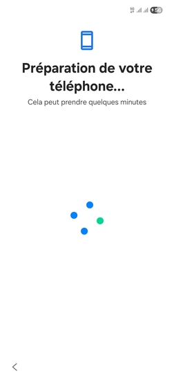 Étape 7 : Votre mobile s'éteint puis se rallume, patientez pendant le préparation du mobile.