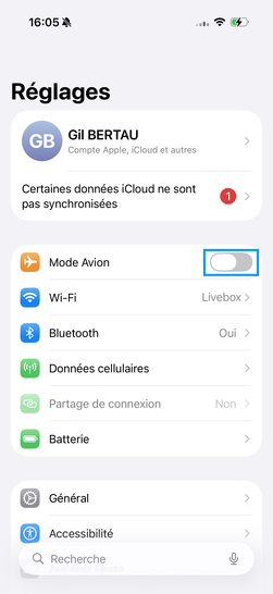 Étape 2 : Allez sur le bouton virtuel correspondant à Mode Avion pour l'activer : il glisse vers la droite et son pourtour devient vert.
