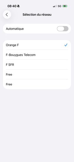 Étape 11 : Le nouveau réseau est enregistré. Vous pouvez revenir sur l'écran d'accueil.En suivant ces étapes, vous pourrez sélectionner manuellement un réseau mobile spécifique depuis votre iPhone sous iOS 26, vous assurant ainsi une connexion stable et fiable selon vos besoins spécifiques.