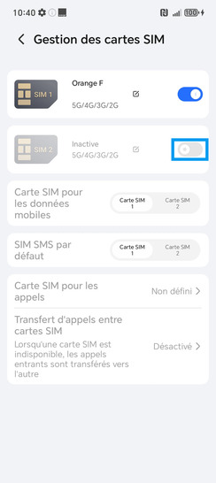 Étape 4 : Allez sur le bouton virtuel qui est désactivé (de couleur grisâtre) : il glisse vers la droite et devient bleu. Dans notre exemple, sélectionnez la carte SIM 2.au bas de l'écran, apparaît très brièvement la mention Activation de la carte SIM 2 en cours. Veuillez patienter.
