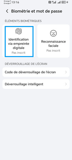 Étape 3 : Sélectionnez Identification via empreinte digitale.s'agissant du tout premier enregistrement d'empreinte faciale ou digitale, sur les écrans suivants, vous devrez aussi configurer un code secondaire, le définir et le valider, puis le confirmer,et le valider à nouveau et poursuivre.ce code secondaire vous sera demandé si l'empreinte digitale n'est pas reconnue ou bien si vous voulez réinitialiser le smartphone.