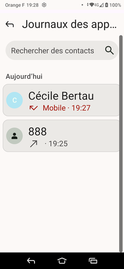 Étape 3 : Le mobile affiche un historique des appels.- Flèche grise orientée vers le bas : appel reçu.- Flèche grise orientée vers le haut : appel émis.- Flèche brisée rouge : appel en absence ou refusé.Nous comprenons que chaque appel peut être important, et c'est pourquoi nous mettons tout en œuvre pour vous offrir une expérience utilisateur intuitive et efficace.