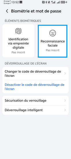 Étape 3 : Sélectionnez Reconnaissance faciale.s'agissant du tout premier enregistrement du visage, sur les écrans suivants, vous devrez aussi configurer un code secondaire, le définir et le valider, puis le confirmer et le valider à nouveau.Remarque : ce code secondaire vous sera demandé si le visage enregistré n'est pas reconnu ou bien si vous voulez réinitialiser le smartphone.