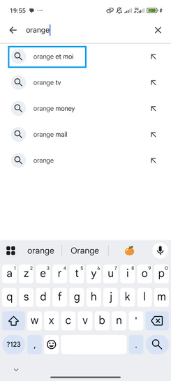Étape 4 : À l'aide du clavier virtuel, commencez à saisir le nom de l'application souhaitée, puis sélectionnez-la parmi les résultats.