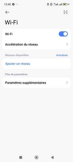 Étape 4 : Le Wi-Fi est activé (le curseur est bleu). Le mobile recherche les différents appareils Wi-Fi autour de lui.Nous sommes là pour vous assurer une connexion sans souci.