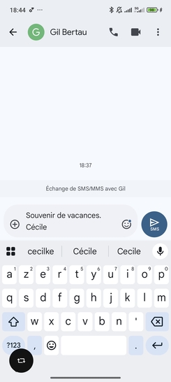 Étape 4 : Rédigez votre message.vous pouvez envoyer votre message sans photo, dans ce cas appuyez la flèche d'envoi.Dans notre exemple, nous ajoutons une photo.