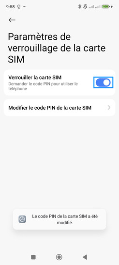 Étape 5 : Faîtes glisser le curseur Verrouiller la carte SIM vers la gauche pour désactiver la demande de code PIN de la carte SIM.confirmez le code PIN actuel et validez avec OK.